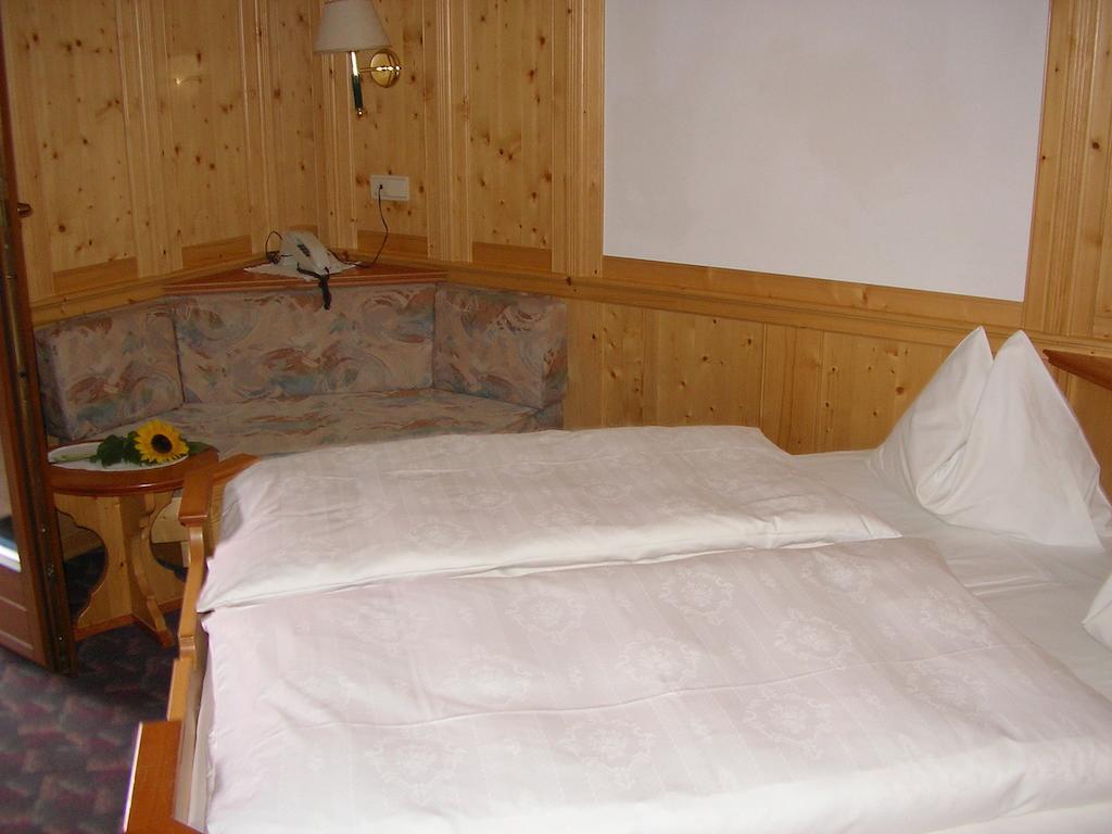 Hotel Burgblick San Lorenzo di Sebato Pokoj fotografie