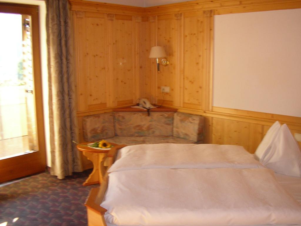 Hotel Burgblick San Lorenzo di Sebato Pokoj fotografie